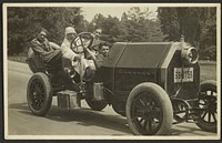 Group portrait in car by Fédèle Azari