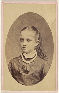 Unidentified young girl, printed in quasi-oval style by Gustav Dahms