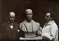 Sir Ronald Ross standing next to a bust of himself, and Janko Bragovitch (sculptor). Photograph by Grove, Son and Boulton, 1926.