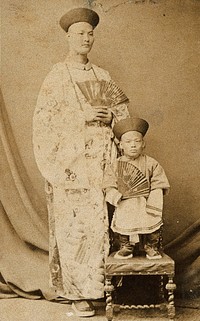 Chang Yu-sing the Chinese giant, and Chung Mow, a dwarf. Photograph.