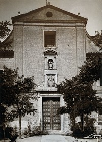 Hospital, Medina del Campo: exterior with doorway. Photograph, ca.1900.