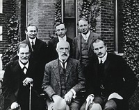 Sigmund Freud, Stanley Hall, Carl Gustav Jung, Abraham Arden Brill, Ernest Jones and Sándor Ferenczi. Photograph, 1909.