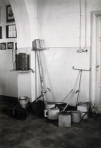 The anti-malaria school, Nettuno, Italy: oil cans used in malaria control work. Photograph, 1918/1937 .