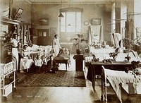 St Bartholomew's Hospital, London: patients and nurses in Mark ward. Photograph, c.1908.