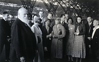 Karl Friedrich Jacob Sudhoff and other people in a railway station. Photograph.