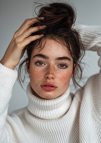 Latinx woman is wearing white turtleneck sweater volumetric photography freckle.