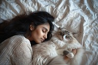 Sleeping photo woman cat.