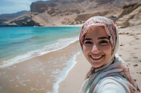 Middle eastern woman selfie photo beach.