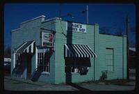 Abe's Barber Shop, Springfield, Illinois (1980) photography in high resolution by John Margolies. Original from the Library of Congress. 
