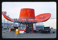 Hat & Boots Texaco, Seattle, Washington (1977) photography in high resolution by John Margolies. Original from the Library of Congress. 