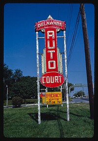 Delaware Auto Court sign, State Road, Rehoboth Beach, Delaware (1984) photography in high resolution by John Margolies. Original from the Library of Congress. 