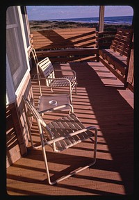 Sanderling Inn, Duck, North Carolina (1985) photography in high resolution by John Margolies. Original from the Library of Congress. 