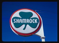 Shamrock gas sign, Albuquerque, New Mexico (1979) photography in high resolution by John Margolies. Original from the Library of Congress.