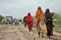 Civilians driven out of Buulomareer town by Al Shabab, before African Union troops liberated the town yesterday, return to their homes in the Lower Shabelle region of Somalia on August 31. AMISOM Photo / Tobin Jones. Original public domain image from Flickr
