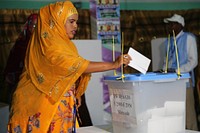 A delegate casts her vote during the electoral process to choose members of the Lower House of the Federal Parliament in Cadaado, Somalia on November 22, 2016. AMISOM Photo. Original public domain image from Flickr