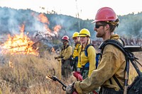 Blacklining the Trout Springs Rx Fire. A hand crew monitors the fire they just lit. (DOI/Neal Herbert). Original public domain image from Flickr