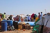 The United Nations has been providing clean water, food and non-food emergency supplies to families displaced by floods at Ceel Jaale IDP camp in Belet Weyne. Also, UN agencies are helping to identify and support residents with other health issues such as malnutrition and waterborne diseases (acute water diarrhea and cholera). On 27 May 2020. UN Photo. Original public domain image from Flickr