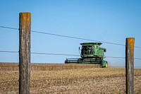 A farmer harvests a soybean field near New London, Md., October 17, 2020.USDA/FPAC photo by Preston Keres. Original public domain image from Flickr