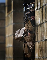"Say cheese" Marine conducts counter IED training
