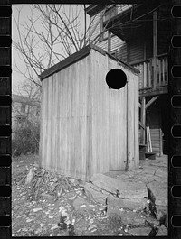 [Untitled photo, possibly related to: House along Martin Street, Hamilton County, Ohio]. Sourced from the Library of Congress.