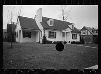 [Untitled photo, possibly related to: Model house, Mariemont, Ohio]. Sourced from the Library of Congress.