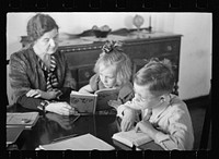 Westmoreland Homesteads, Mount Pleasant, Westmoreland County, Pennsylvania. Home schooling. Sourced from the Library of Congress.