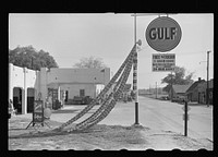Gas station with trucker's quarters, Enfield, North Carolina. Sourced from the Library of Congress.