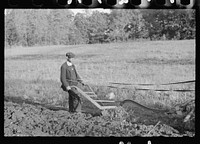 [Untitled photo, possibly related to Roanoke farms, Enfield, North Carolina]. Sourced from the Library of Congress.