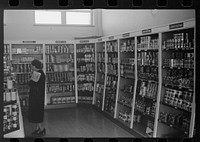 [Untitled photo, possibly related to: Shopping in cooperative market, Greenhills, Ohio]. Sourced from the Library of Congress.
