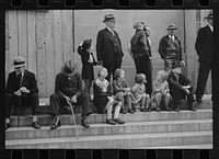 Waiting for the parade, Cincinnati, Ohio. Sourced from the Library of Congress.