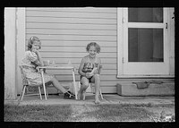 Children at Tygart Valley Homesteads, West Virginia. Sourced from the Library of Congress.