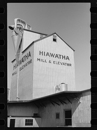Grain elevator, Minneapolis, Minnesota. Sourced from the Library of Congress.