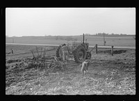 [Untitled photo, possibly related to: Detaching disc from tractor at end of day's work, Grundy County, Iowa]. Sourced from the Library of Congress.