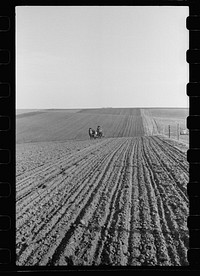 [Untitled photo, possibly related to: Oiling planter preparatory to corn planting, Jasper County, Iowa]. Sourced from the Library of Congress.