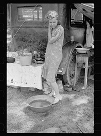 Migrant woman from Arkansas in roadside camp, Berrien County, Michigan. Sourced from the Library of Congress.