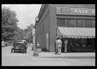 Street scene at Clarksville, Arkansas. Sourced from the Library of Congress.