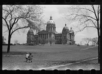 State capitol, Des Moines, Iowa. Sourced from the Library of Congress.
