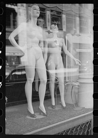 Department store models, Chicago, Illinois. Sourced from the Library of Congress.