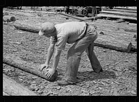 Sawmill worker, Irwinville Farms, Georgia. Sourced from the Library of Congress.