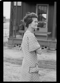 Wife of resettled farmer, Pender County, North Carolina. Sourced from the Library of Congress.