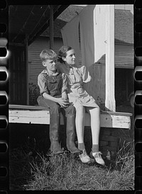 [Untitled photo, possibly related to: Looking for the mail, McNally farm, Kirby, Vermont]. Sourced from the Library of Congress.