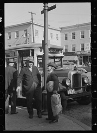 Main street of Hagerstown on Saturday afternoon, Maryland. Sourced from the Library of Congress.