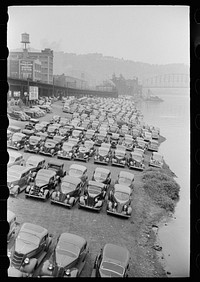 [Untitled photo, possibly related to: Cars parked along Allegheny River, Pittsburgh, Pennsylvania]. Sourced from the Library of Congress.