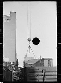 [Untitled photo, possibly related to: Loading scrap iron, St. Louis, Missouri]. Sourced from the Library of Congress.