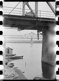 [Untitled photo, possibly related to: Mississippi River at La Crosse, Wisconsin]. Sourced from the Library of Congress.