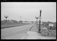 [Untitled photo, possibly related to: Bridge across Mississippi River, La Crosse, Wisconsin]. Sourced from the Library of Congress.