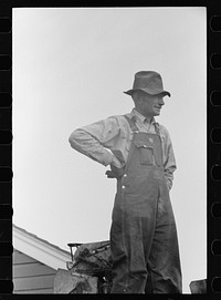 [Untitled photo, possibly related to: Threshing grain, San Luis Valley Farms, Alamosa, Colorado]. Sourced from the Library of Congress.