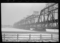 [Untitled photo, possibly related to: Bridge across Mississippi, Davenport, Iowa]. Sourced from the Library of Congress.