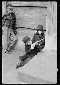 Children playing, New York City, New York. Sourced from the Library of Congress.