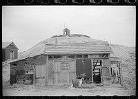 [Untitled photo, possibly related to: Abandoned mineowner's home. Goldfield, Nevada]. Sourced from the Library of Congress.